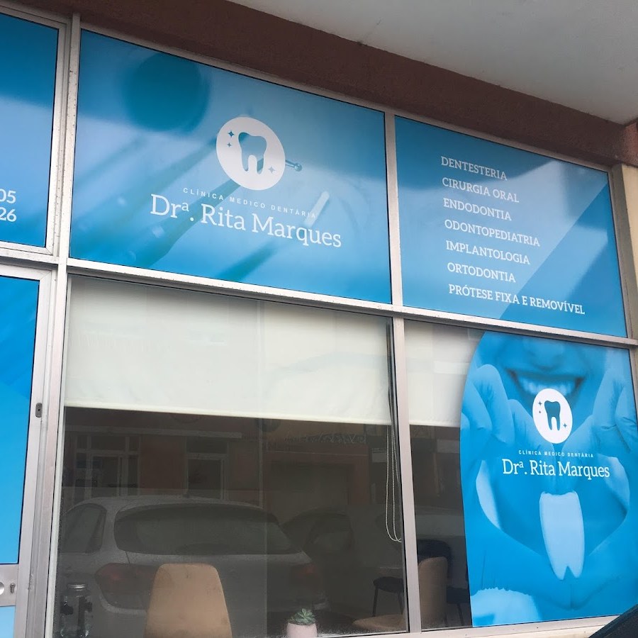 Fachada real da Clínica Médica Dentária Dra. Rita Marques em Santa Cruz do Bispo